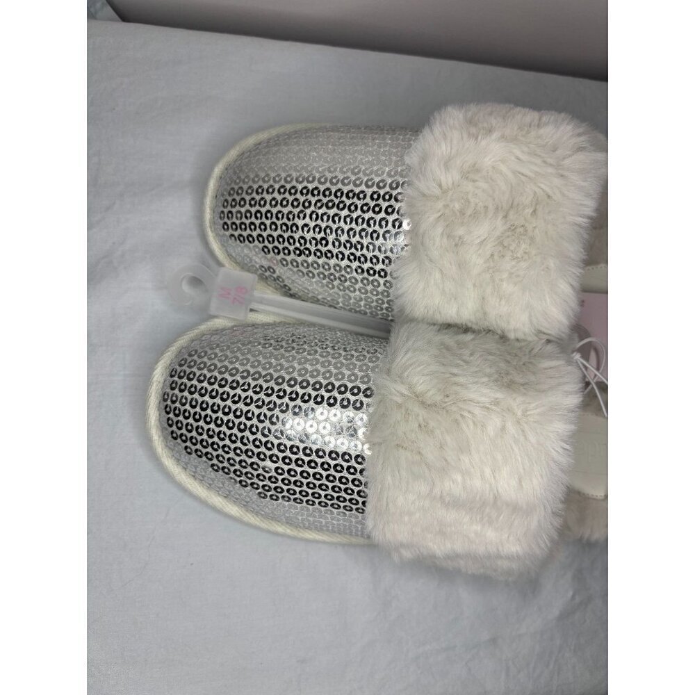 AUDEN NEW Silver Sequin Slipper Womens 7/8 Faux Gray Fur Rubber Sole